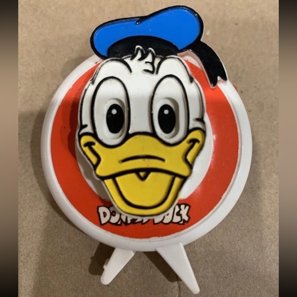 RARE VINTAGE DISNEY DONALD DUCK TOYBOX PIN CLIP CLICKING TOY EYES MOVE - Picture 2 of 4
